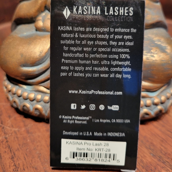 Strip Lashes - Picture 3 of 3